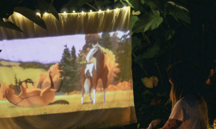 How to Host the Perfect Outdoor Movie Night at Home